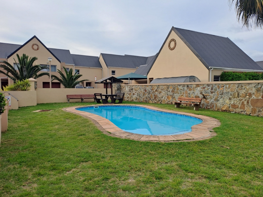 2 Bedroom Property for Sale in Whispering Pines Western Cape